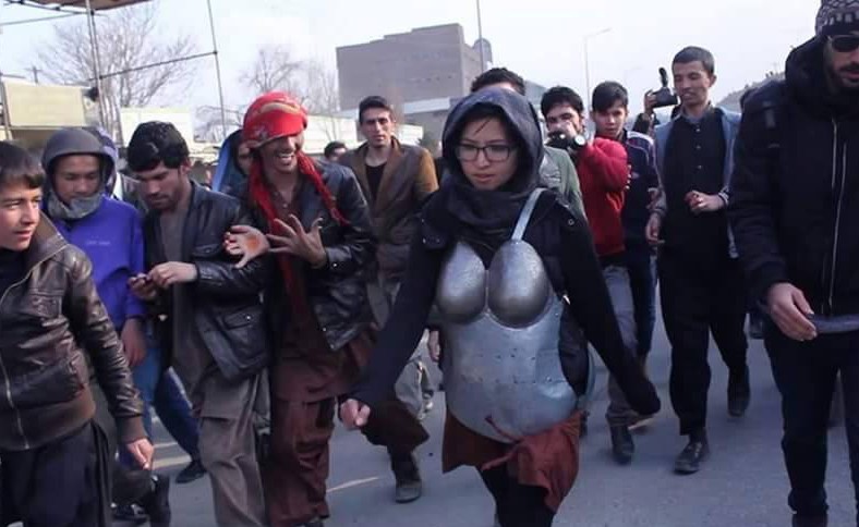 زن زره پوش افغان، مورد هجمه و تهدید است/ نیلوفر لنگر