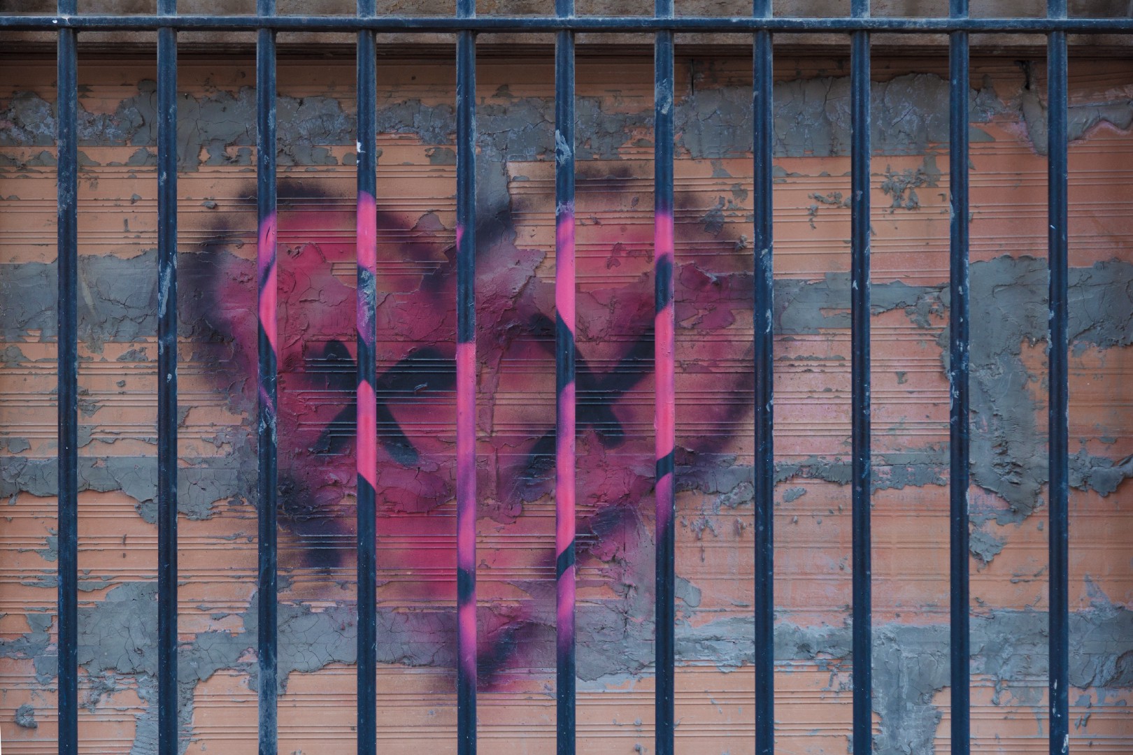 عشق و رابطه در زندان؛ «مت بازی» اسم رمز سرکوب/رضوانه محمدی